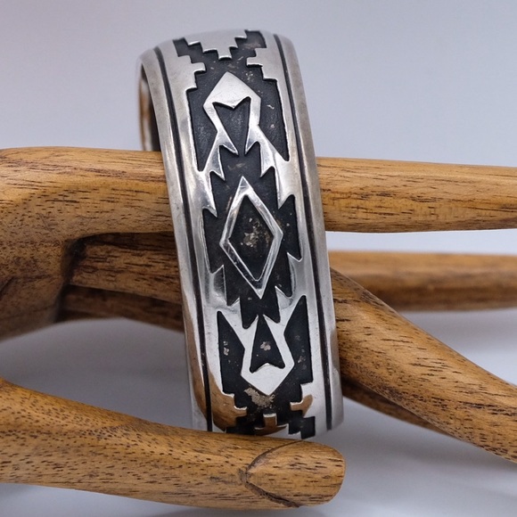 Thomas Singer 1960s Native American Sterling silver cuff bracelet - Picture 4 of 15